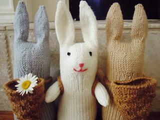 Free knitting pattern for bunnies with baskets