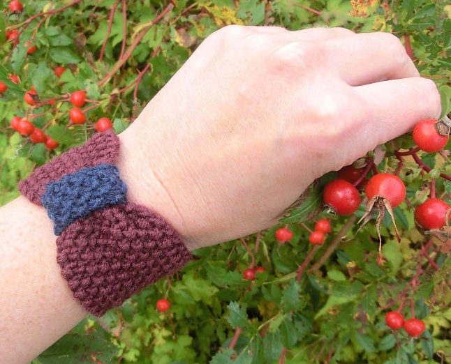 Free Knitting Pattern for Bow Cup Cozy, Bracelet, and Headband