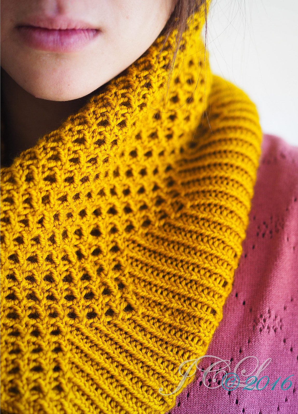 Easy Knitting Pattern for Mendia Cowl