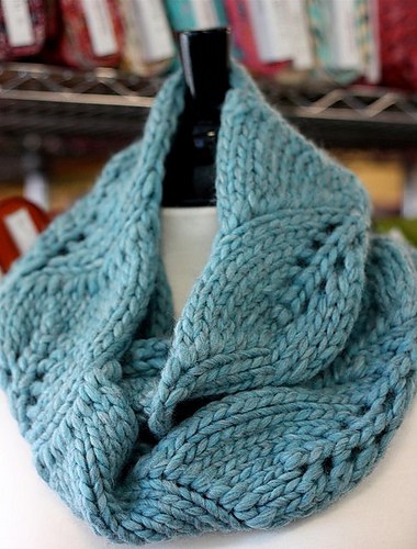 Vite Cowl Knitting Pattern with leaf pattern