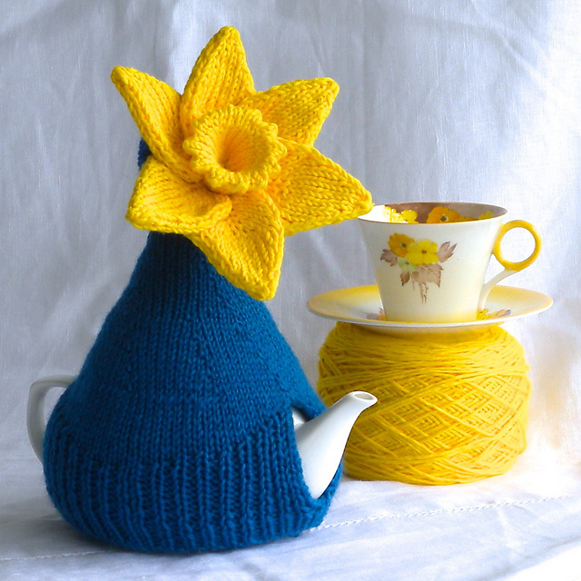Free knitting pattern for Miss Daffy Dill Teapot Cozy