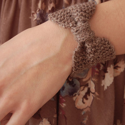 Free Knitting Pattern for Bow Pouch Bracelet