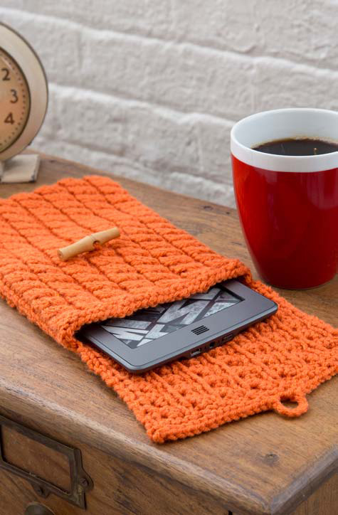 Free Knitting Pattern for Cabled E-Reader Cozy