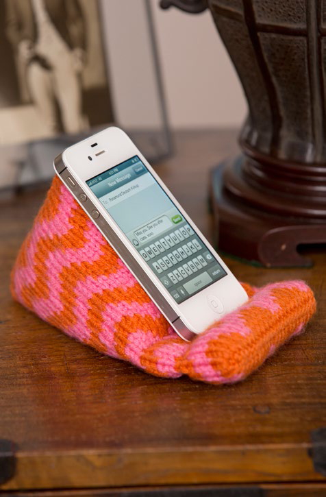 Free Knitting Pattern for Cell Phone Resting Place