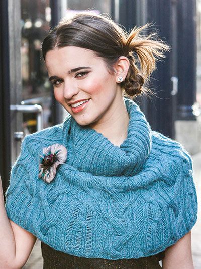 Free knitting pattern for Cloos capelet cabled poncho