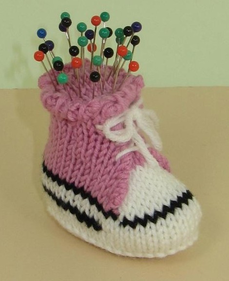 Free knitting pattern for Converse Shoe Pincushion and more knitting patterns for knitters