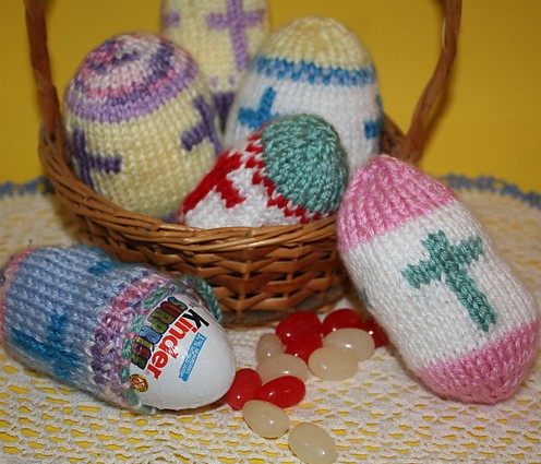 Free knitting pattern for Cross Motif Easter Egg Treat Holders