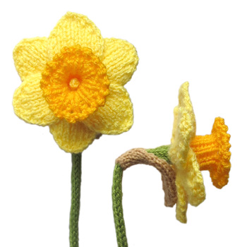 Daffodil Free Knitting Pattern | Free Flower Knitting Patterns at http://intheloopknitting.com/free-flower-knitting-patterns/