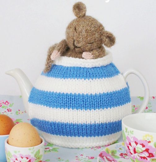 Knitting pattern for Dormouse Teapot cozy