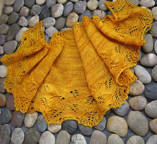 Free knitting pattern for Gingko Crescent Shawl