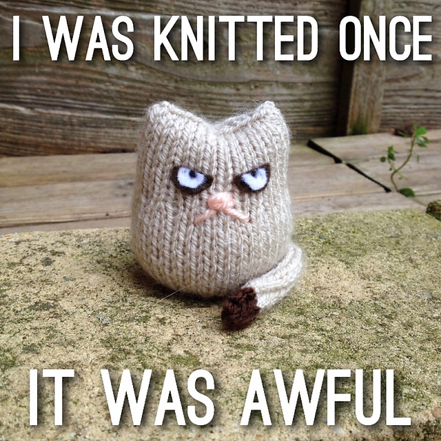 Grumpy Cat knitting pattern -- free knitting pattern to adapt for a Grumpy Cat look 