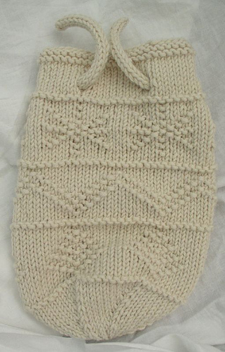 Free knitting pattern for a Holiday Gift Bag and more gift wrap knitting patterns