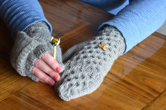 Knitting pattern for Honey Tree convertible fliptop mittens and more device knitting patterns