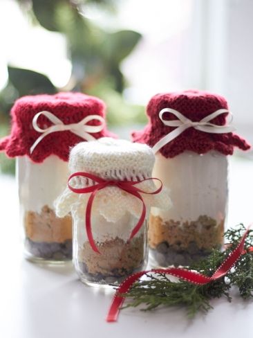 Free knitting pattern for Gift Jar Toppers and more gift wrap knitting patterns