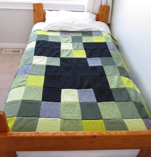 Free knitting pattern for Minecraft Creeper Blanket