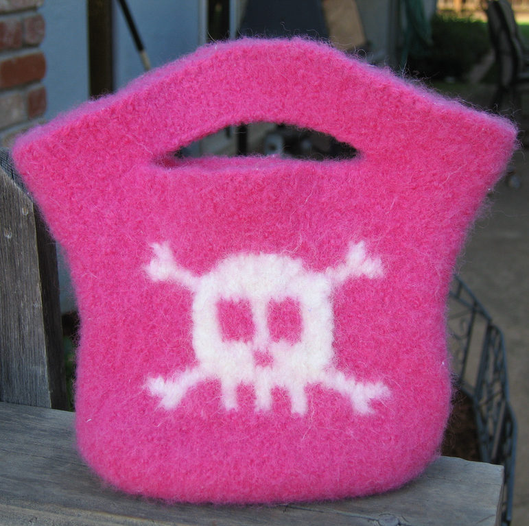 Free Knitting Pattern for Mini Skull and Crossbones Tote