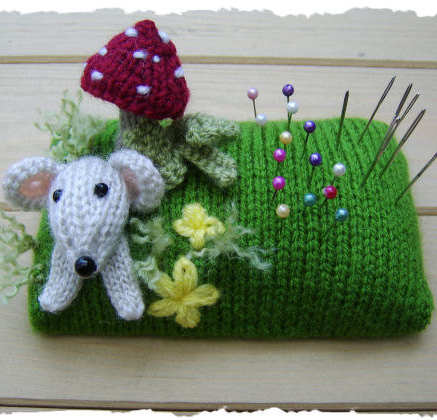 Knitting pattern for Mousey Pin Cushion