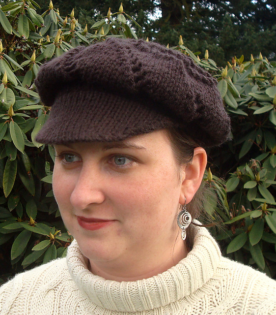 Free knitting pattern for News Girl Cap with lace pattern