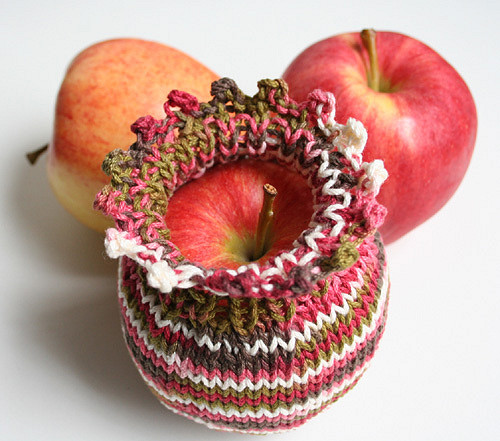 Free Knitting Pattern for Apple or Pear Cozy
