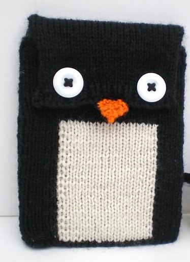Free knitting pattern for Penguin Tablet cover