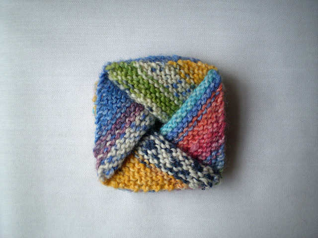 Pinwheel Purse by Frankie Brown Free Knitting Pattern | Bag, Purse, and Tote Free Knitting Patterns at https://intheloopknitting.com/bag-purse-and-tote-free-knitting-patterns/