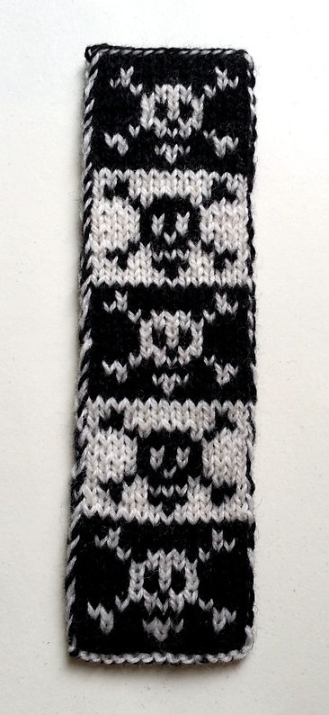 Free Knitting Pattern for Pirate Bookscarf