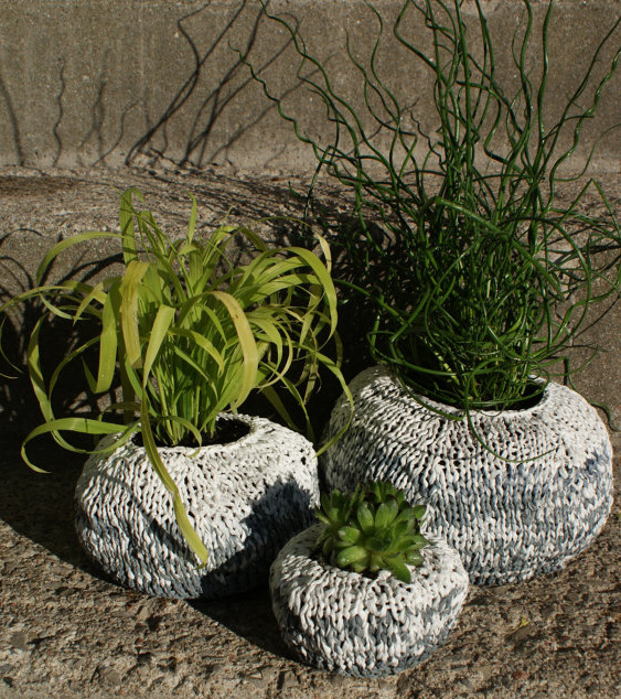 Knitting pattern for Garden Planters made of plastic bag yarn plarn