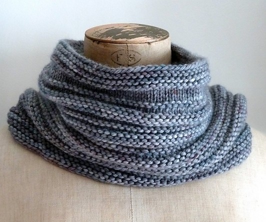 Free Present Cowl and more quick cowl knitting patterns