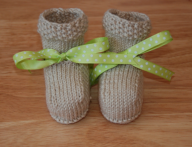 Free knitting pattern for Pretty Simple Baby Booties and more baby bootie knitting patterns