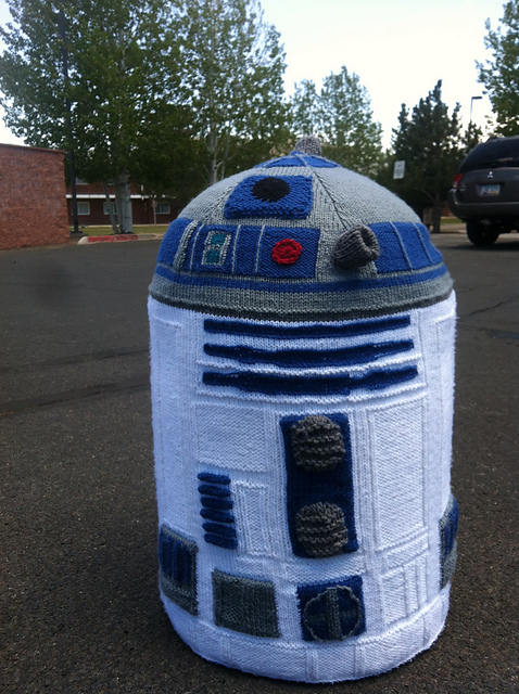 Free knitting pattern for Life size R2D2 and more Star Wars Knitting Patterns