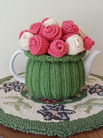 Free knitting pattern for Rosy Posy Tea Cozy