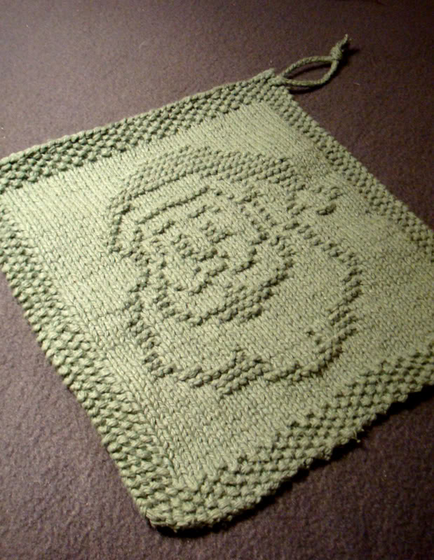 Free knitting pattern for Santa dishcloth and more holiday decoration knitting patterns