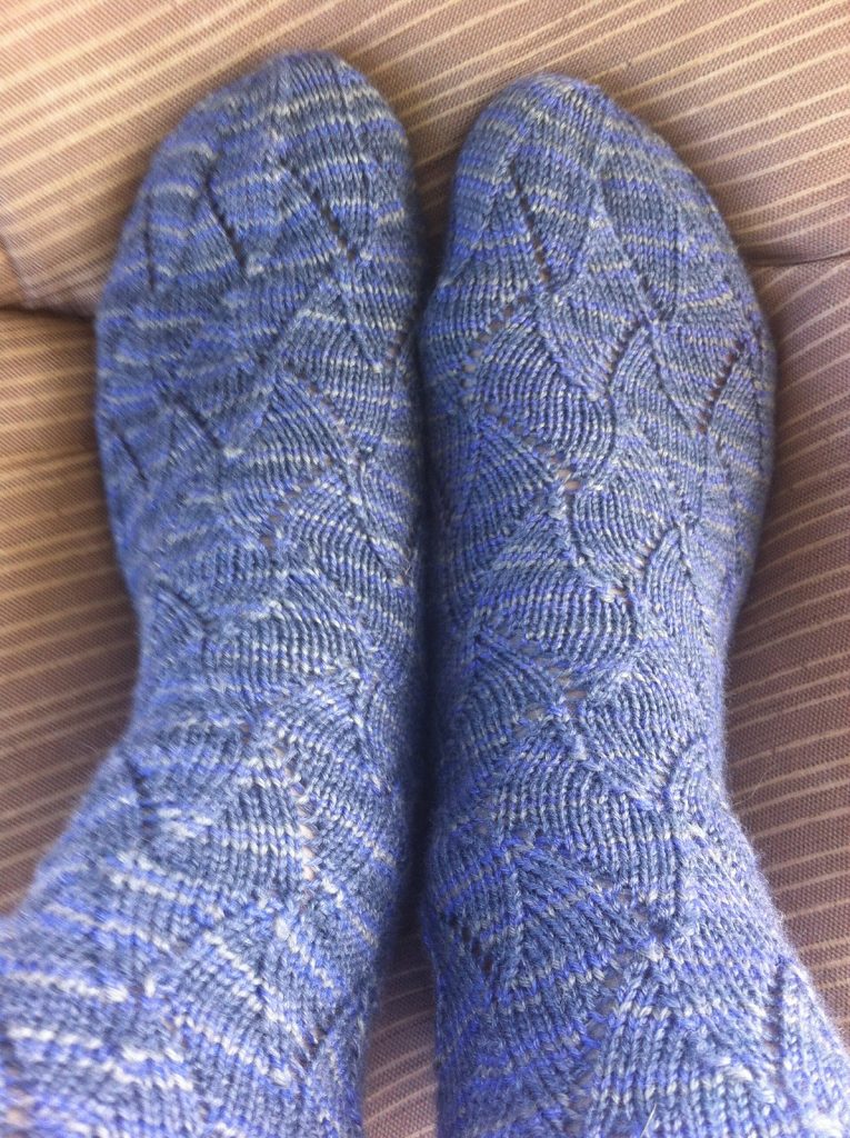 Free knitting pattern for Shark Infested Waters shark fin lace socks