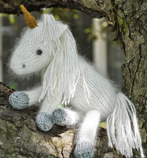 Knitting Pattern for Snow White the Unicorn and her baby Liliana