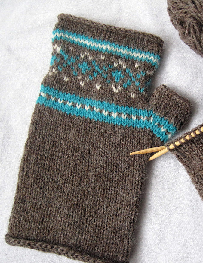 Free Knitting Pattern for Sporty Mitts