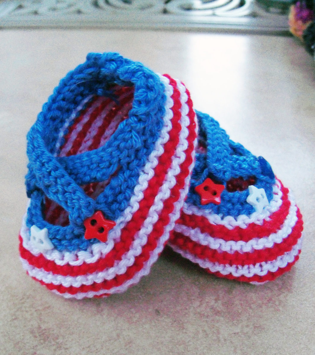 Free Knitting Pattern for Saartje's Bootees