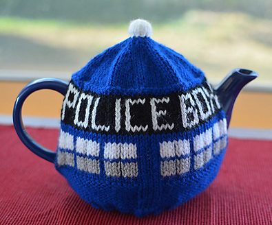 Free knitting pattern for TARDIS Tea Pot Cozy