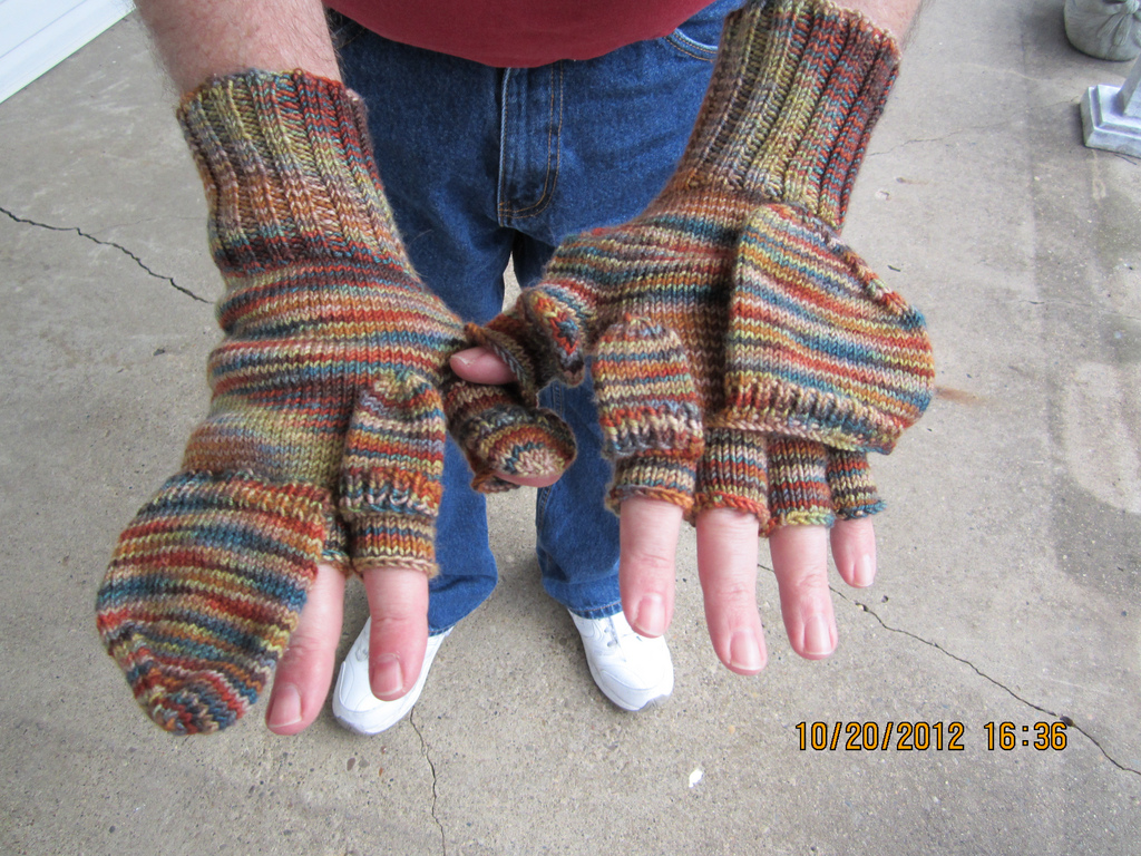Free knitting pattern for Texting/Gaming Gloves and more device knitting patterns