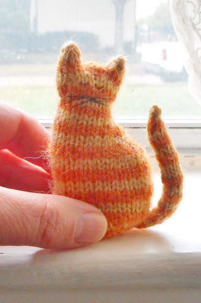 Free Knitting Pattern for Tiny Window Cat