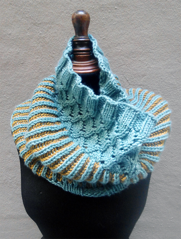 Free Knitting Pattern for Trifasic Cowl