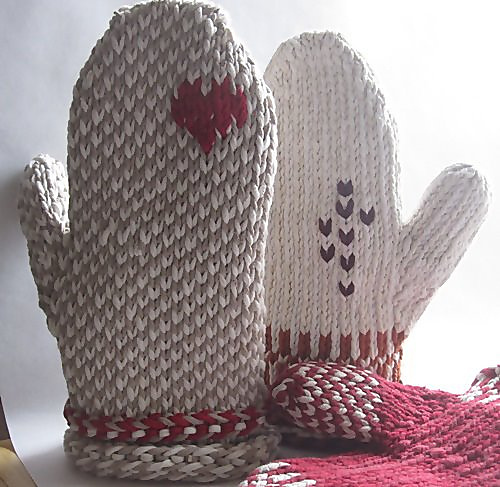 Free knitting pattern for Upcycled Oven Mitts
