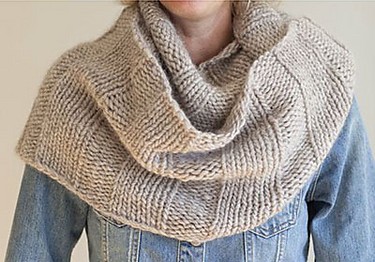 Free knitting pattern for Chunky Cowl by Heather Vantress
