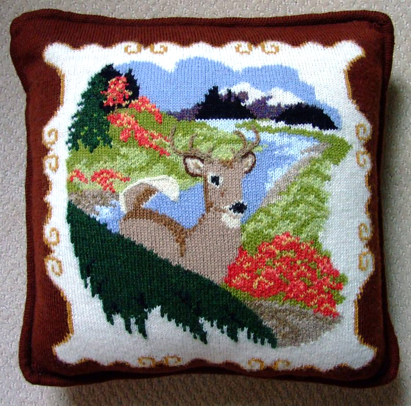 Free knitting pattern for Whitetail Buck Pillow
