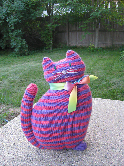 Free knitting pattern for Window Cat and more cat knitting patterns