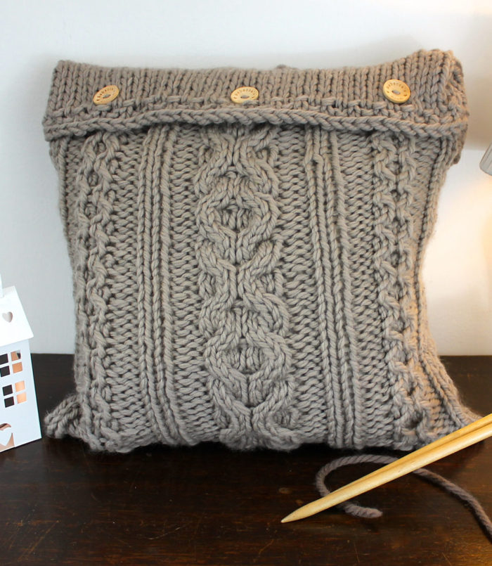 Knitting Pattern for XOXO Cushion Cover