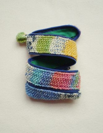 Free knitting pattern for Zippy Strip Coin Purse
