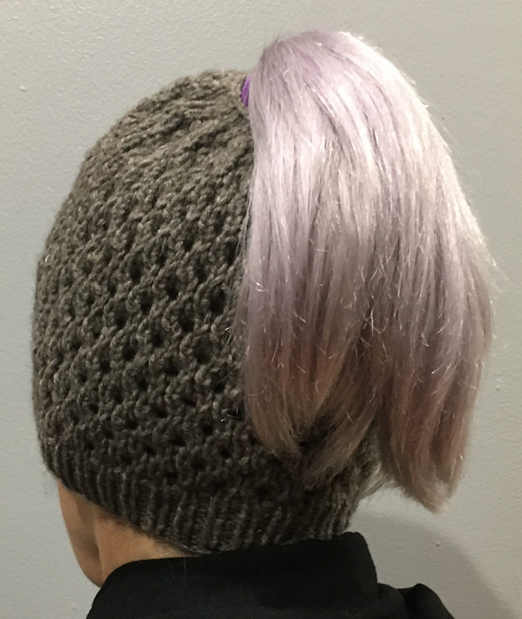 messy-bun-and-ponytail-hat-knitting-patterns-in-the-loop-knitting