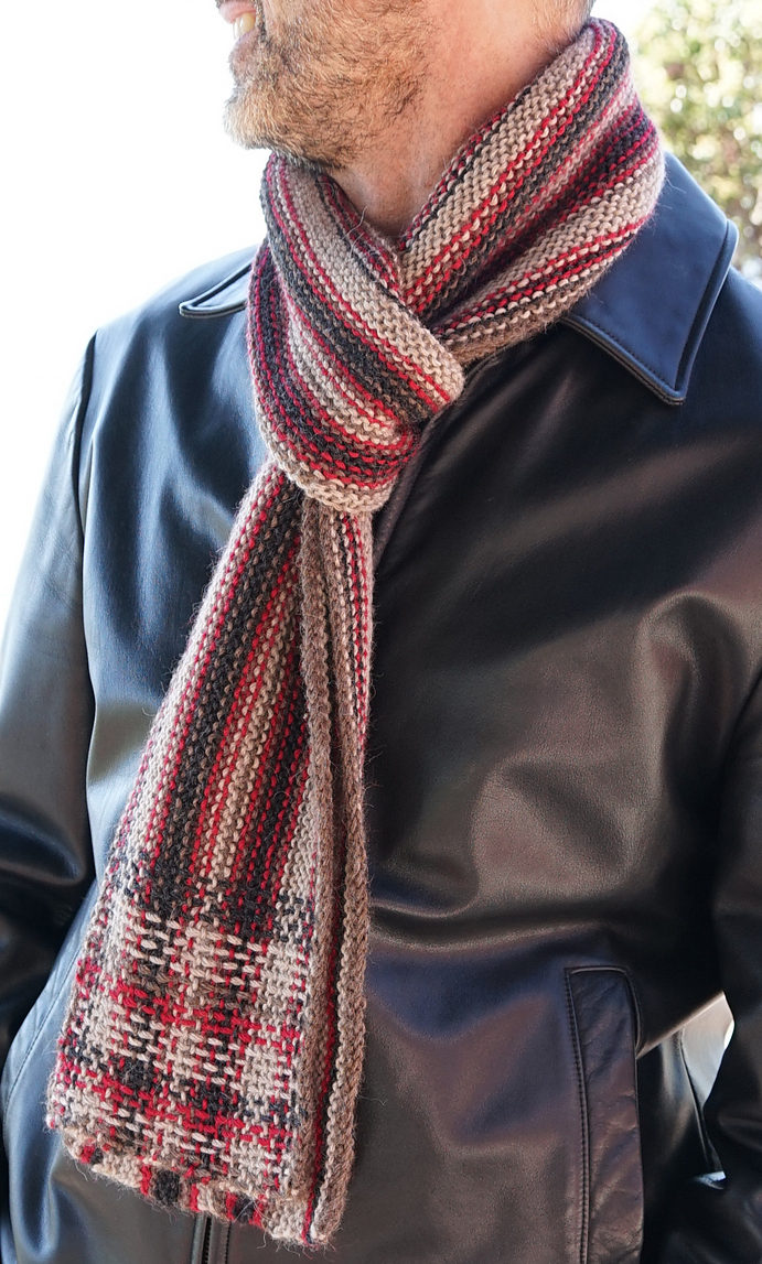Modèles de tricot d'écharpe réversible dans le tricot en boucle