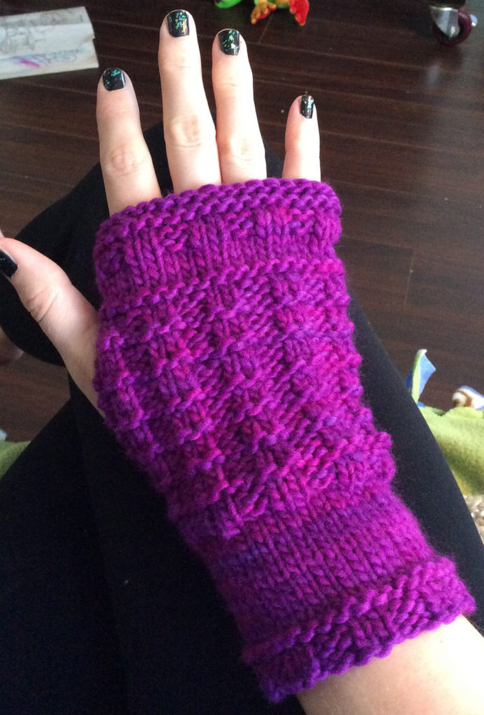 https://intheloopknitting.com/images/patterns//waffle-mitts-yarnnest-e1499276479227.jpg