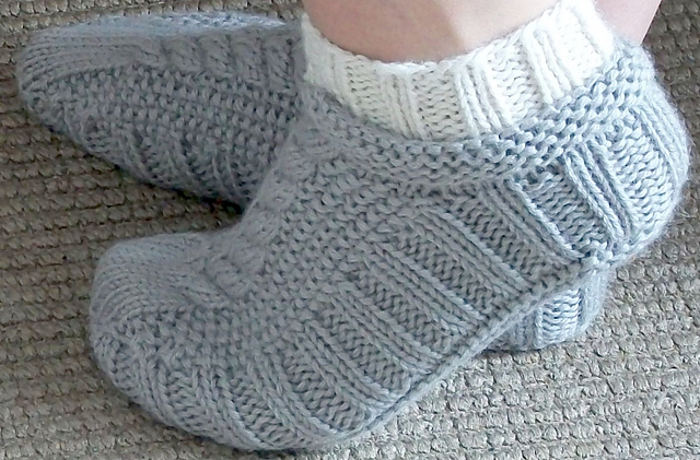 Cable_slipper_socks_side_view_medium2